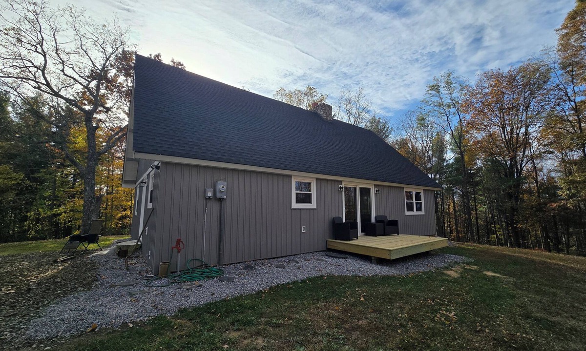 Copper Hill House | Amazing secluded 3-bedroom house with AC in charming Floyd VA, near FloydFest.