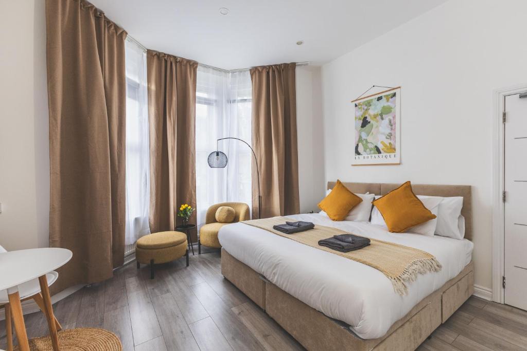 Childs Hill Apartment | Amazing serviced accommodations for Corporate Contractors and Leisure clients Located at a walking distance from three majors Underground and Overground stations
