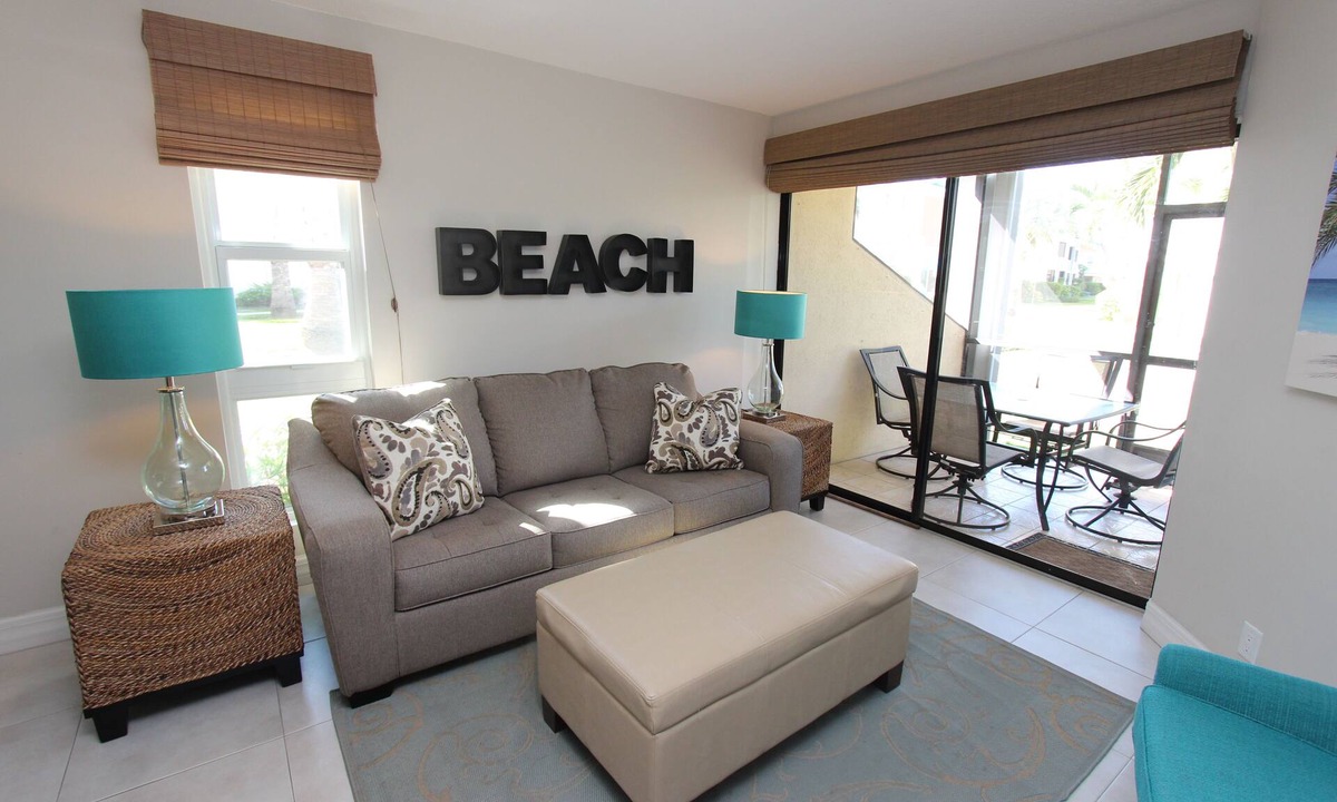 Seven Mile Beach Condo | Amazing SMB location! Cayman Reef 47 King bed 65" TV, Bright Airy FULLY stocked