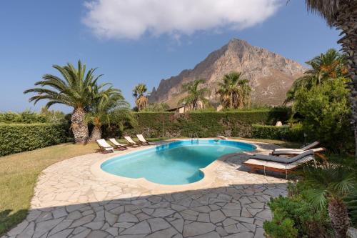 Custonaci Villa | Amazing sunset with swimming pool