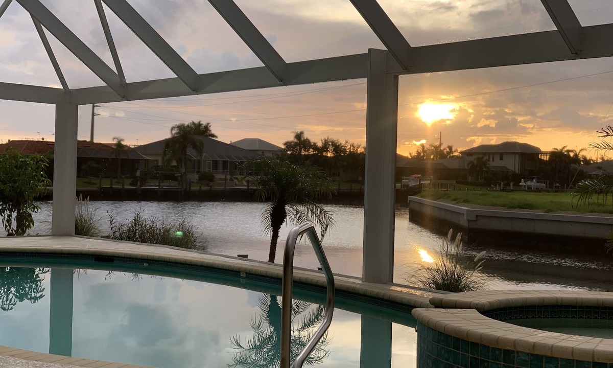 Marco Island House | Amazing Sunsets from your private Lanai! Pool and Jacuzzi!