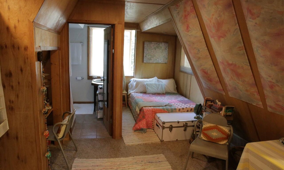 Topanga Cabin | Amazing Topanga rental with AC, located 15 min to Topanga Beach