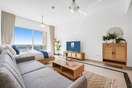 Dubai Production City Apartment | Amazing View Studio Lago Vista IMPZ