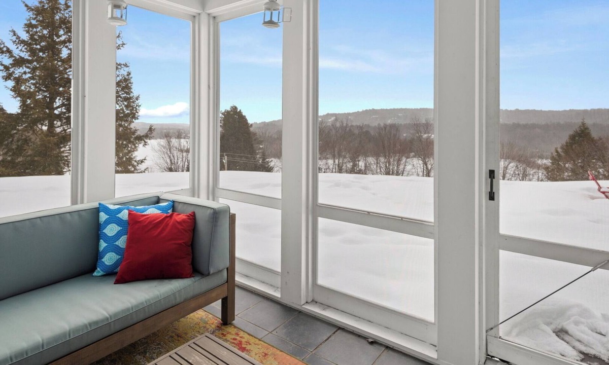Moscow House | Amazing Views, Firepit, Pond, Quiet Escape!