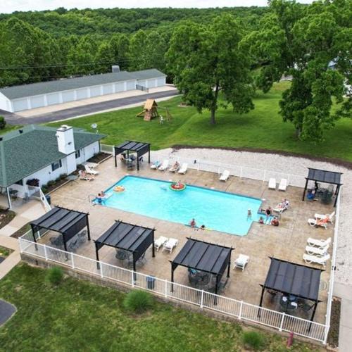 Kaiser House | Amazing Views from Balcony, Loft & Gated Pool