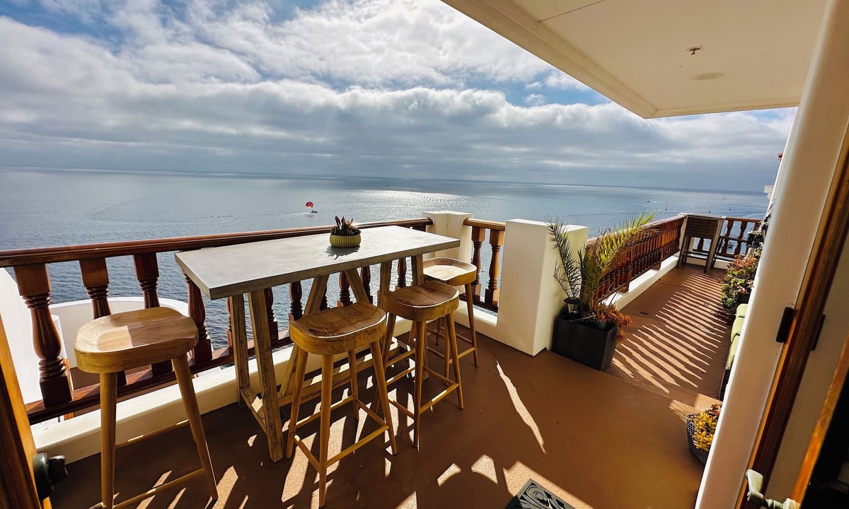 Avalon Villa | Amazing Views - Hamilton Cove Ocean front Villa with large wrap around balcony