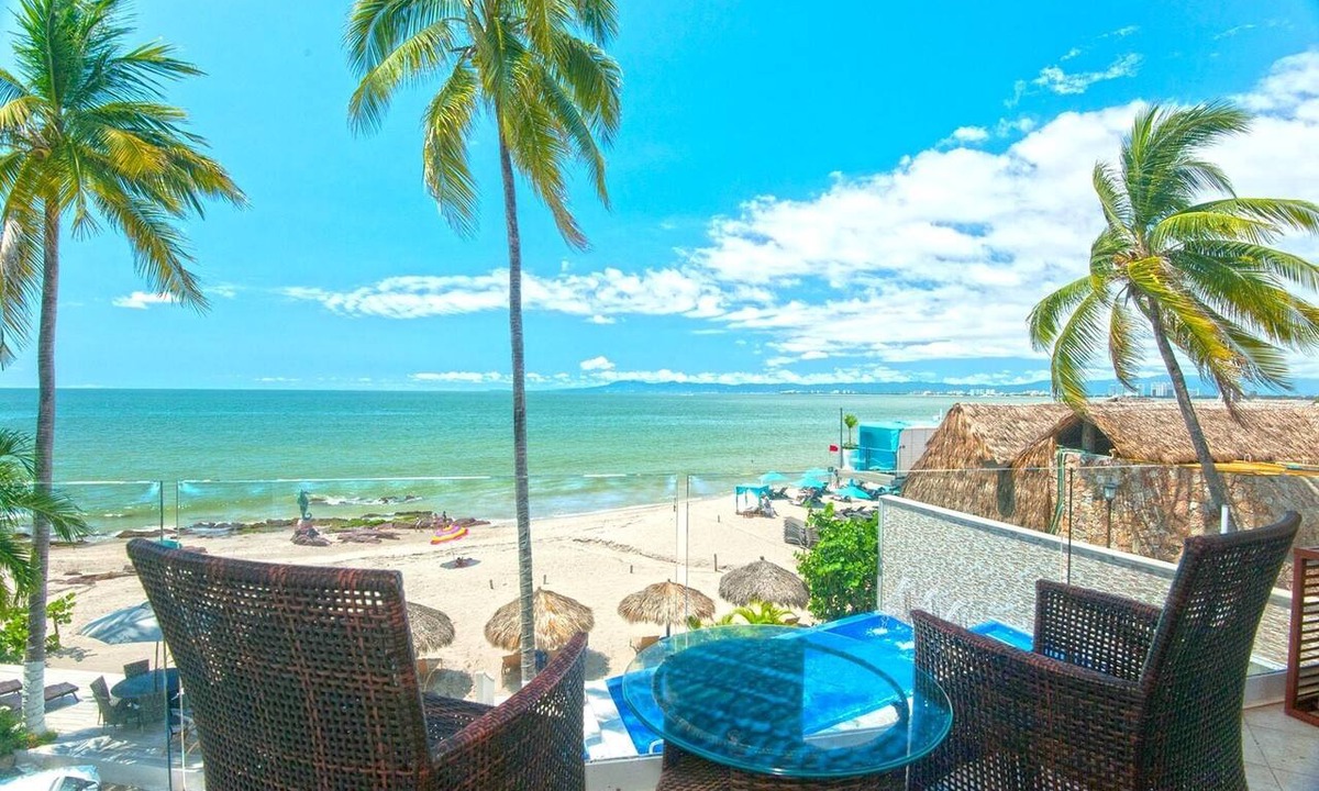 Amapas Condo | Amazing views righ over los muertos beach, steps from the beach