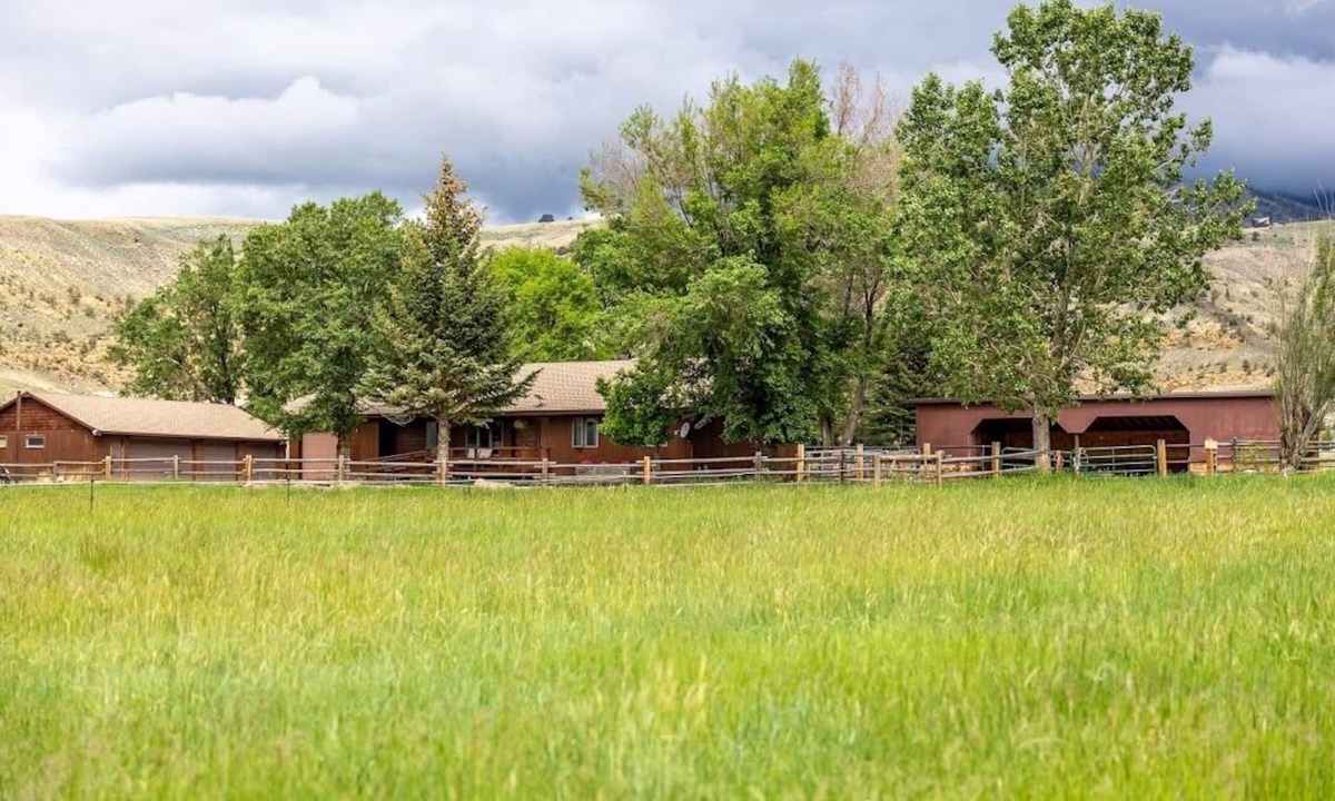 Cody House | Amazing views -Three bedroom home between Cody and the East Gate to Yellowstone
