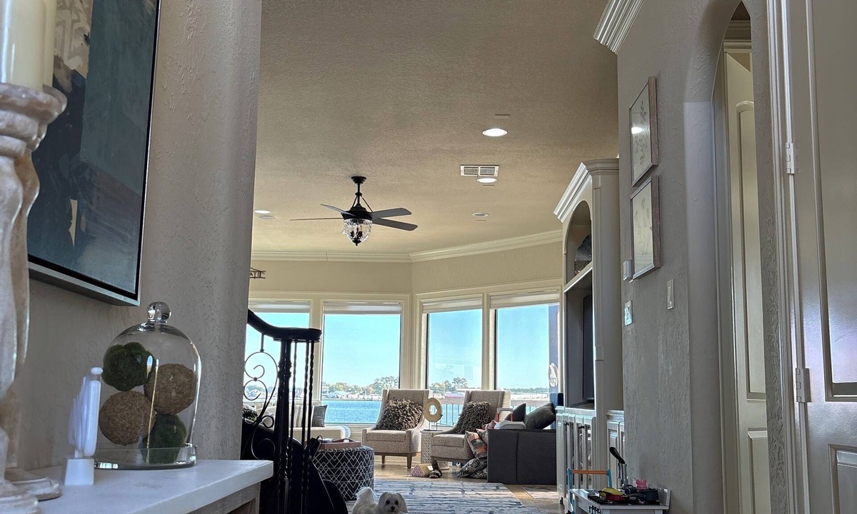 Montgomery House | Amazing waterfront 3-bedroom house with pool and hot tub on Lake Conroe