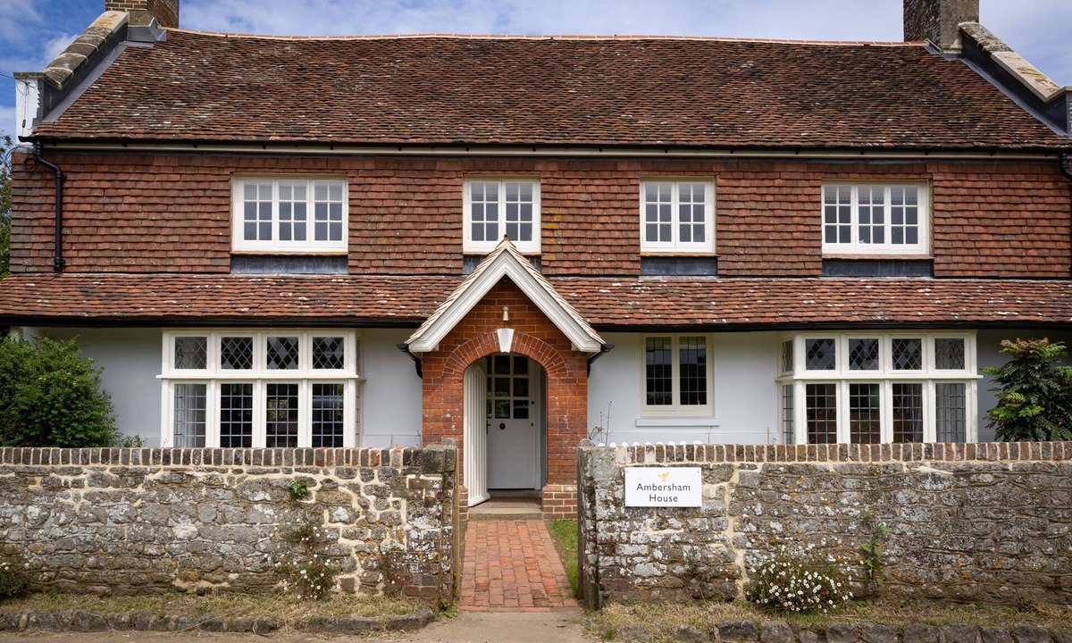 Midhurst House | Ambersham House a picturesque Grade II newly renovated country house that sleeps up to 6 guests.