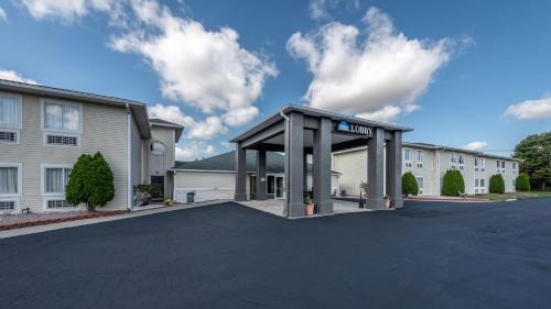 Dundee Hotel | American Inn & suites