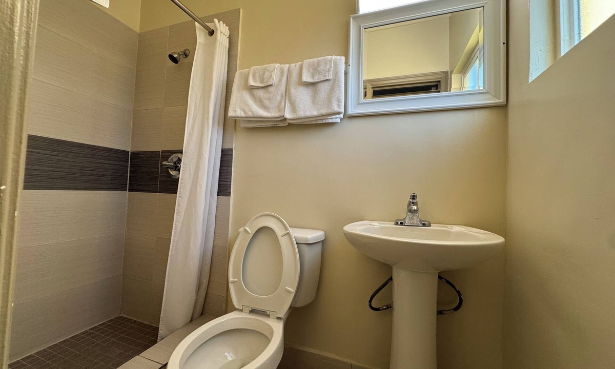 Cocoa Hotel | American Inn
