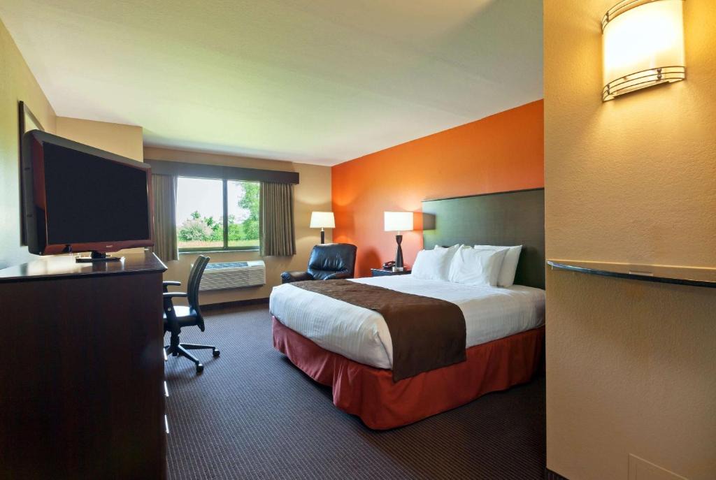 Algona Hotel | AmericInn by Wyndham Algona
