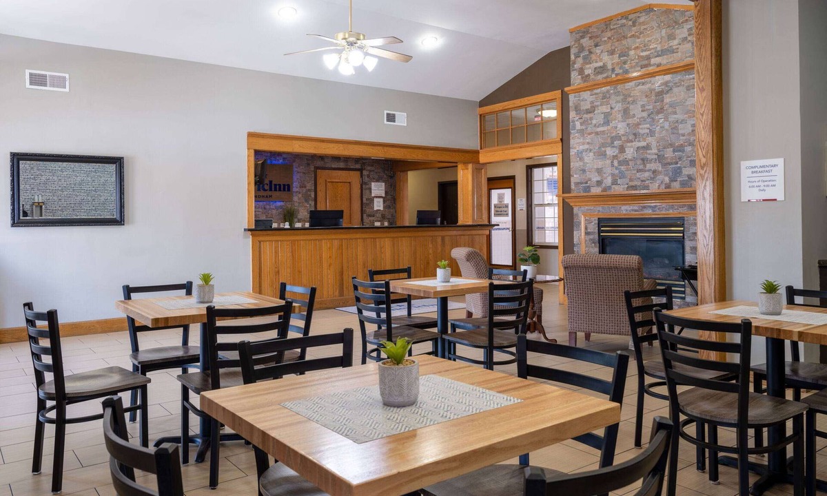 Cedar Rapids Hotel | AmericInn by Wyndham Cedar Rapids North
