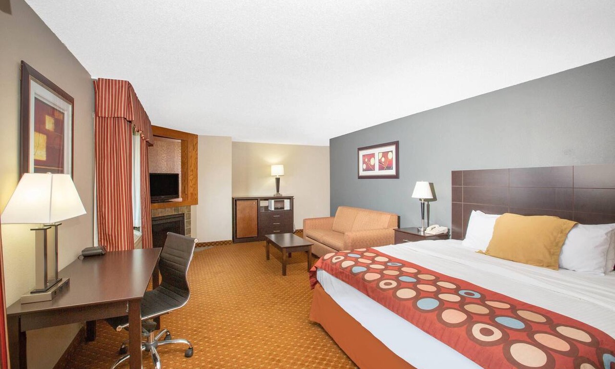 Oakdale Hotel | AmericInn by Wyndham Coralville