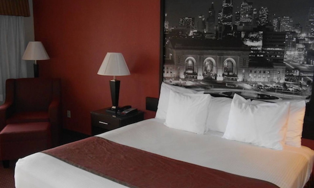 St. Joseph Hotel | AmeriStay Inn