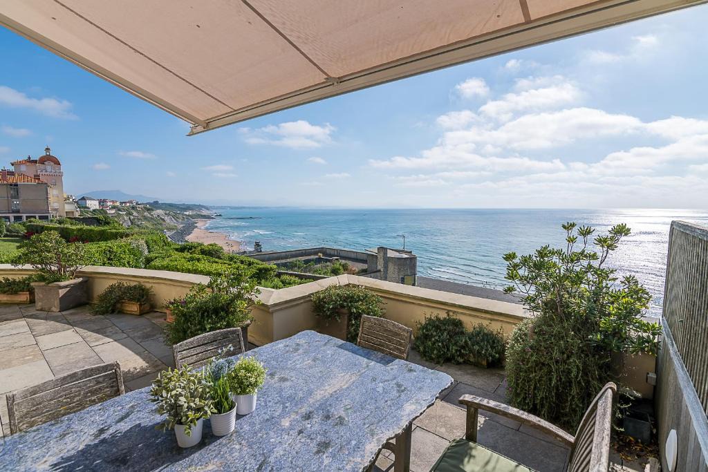 Biarritz City Centre Apartment | AMETSA, luxury flat, terrace and wonderful seaview, in Biarritz