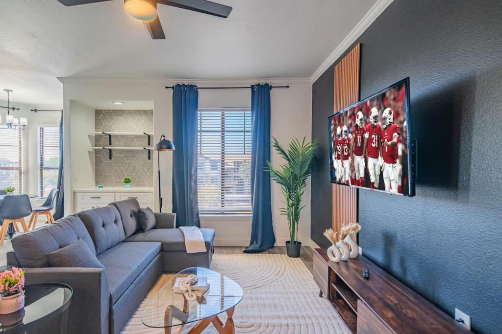 Glendale Sports and Entertainment District Apartment | Amiable 2BD King Bed with Pool, Hot Tub, Gym, Parking