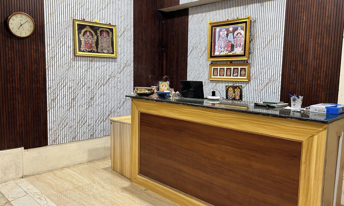 Tiruvannamalai Hotel | Ammayi Temple View