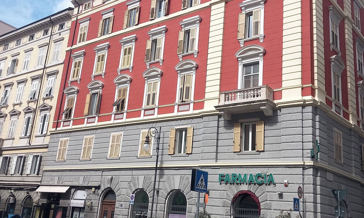 Roiano-Gretta-Barcola-Cologna-Scorcola Apartment | Among the charming historic buildings, the public garden, quiet apartment