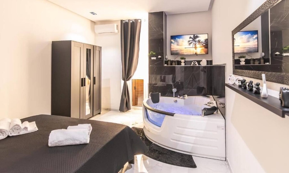 Rosolini Apartment | Amour