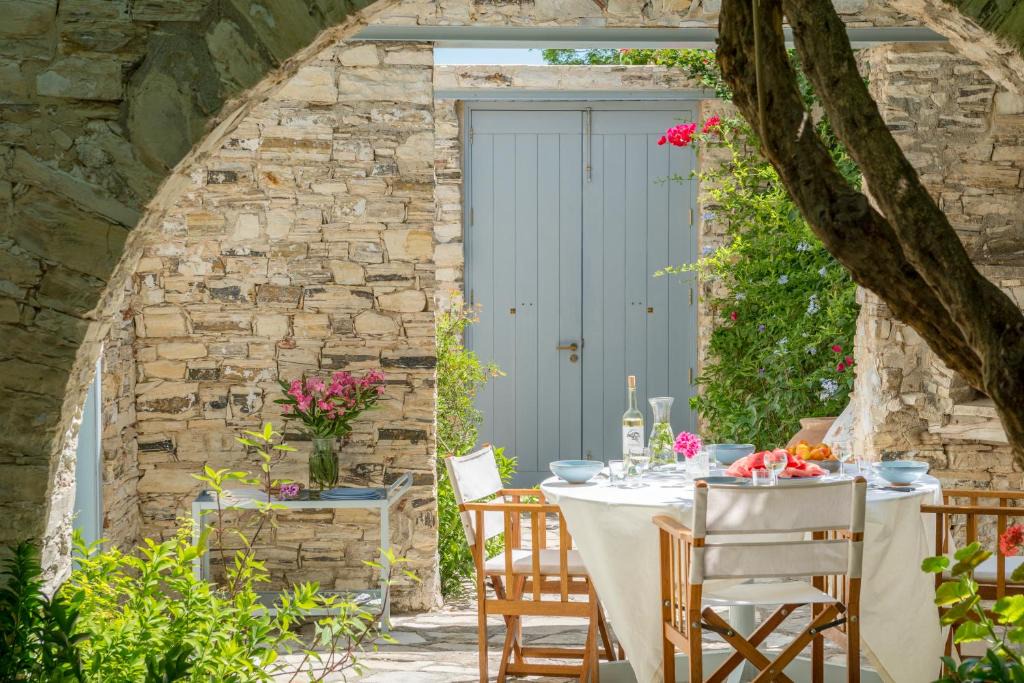 Pano Lefkara House | Ample Places