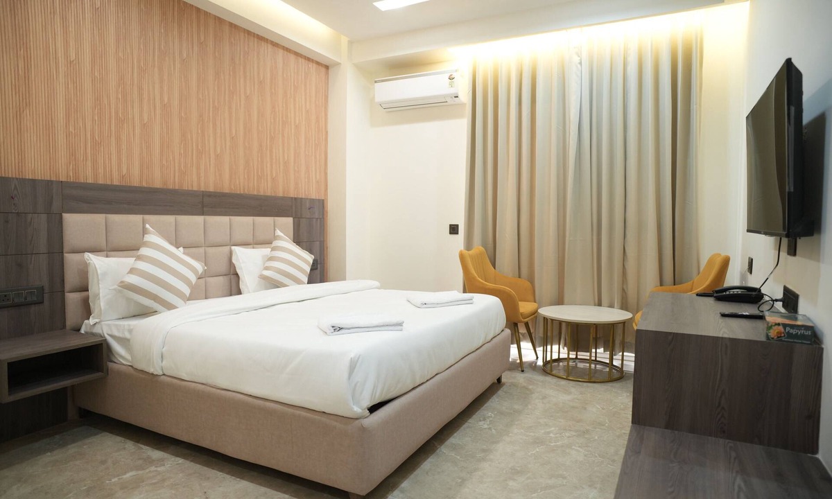 Udyog Vihar Hotel | Amrit Residency