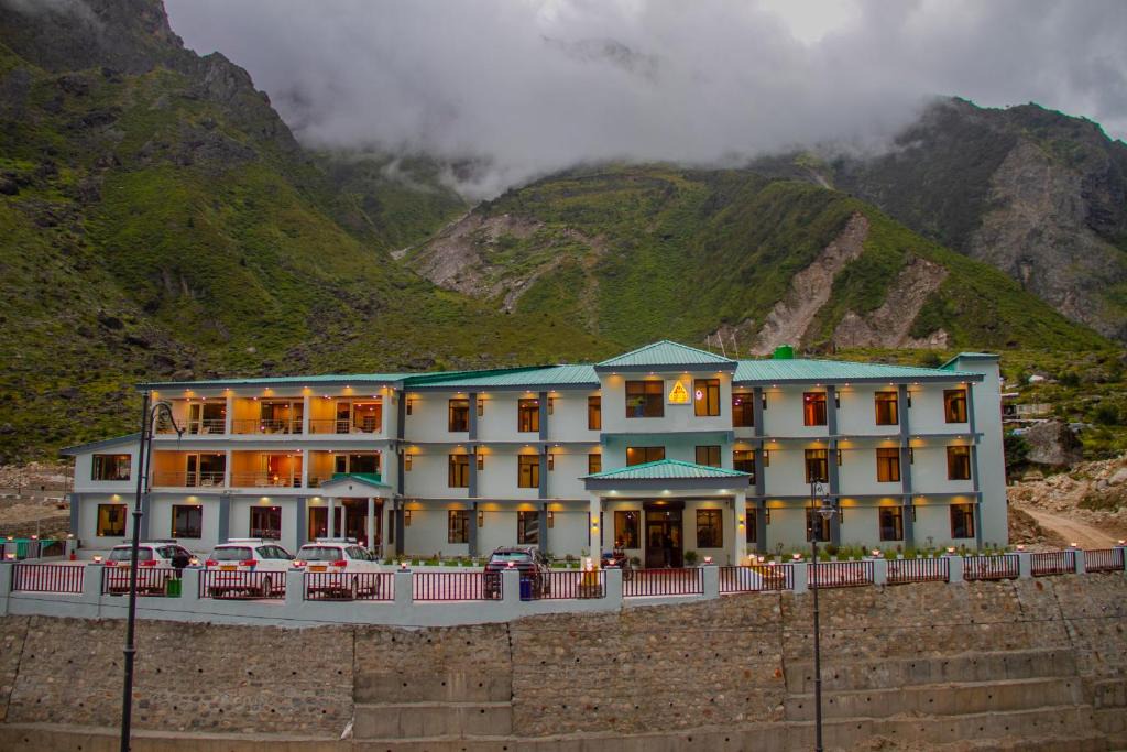 Badrinath Hotel | Amritara The Avadh