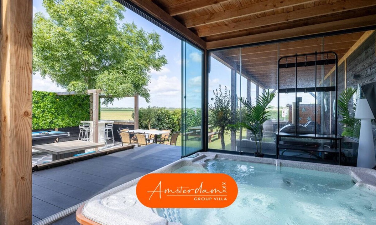 Zwanenburg House | Amsterdam Group Villa | 12 + Beds | 3- bedrooms