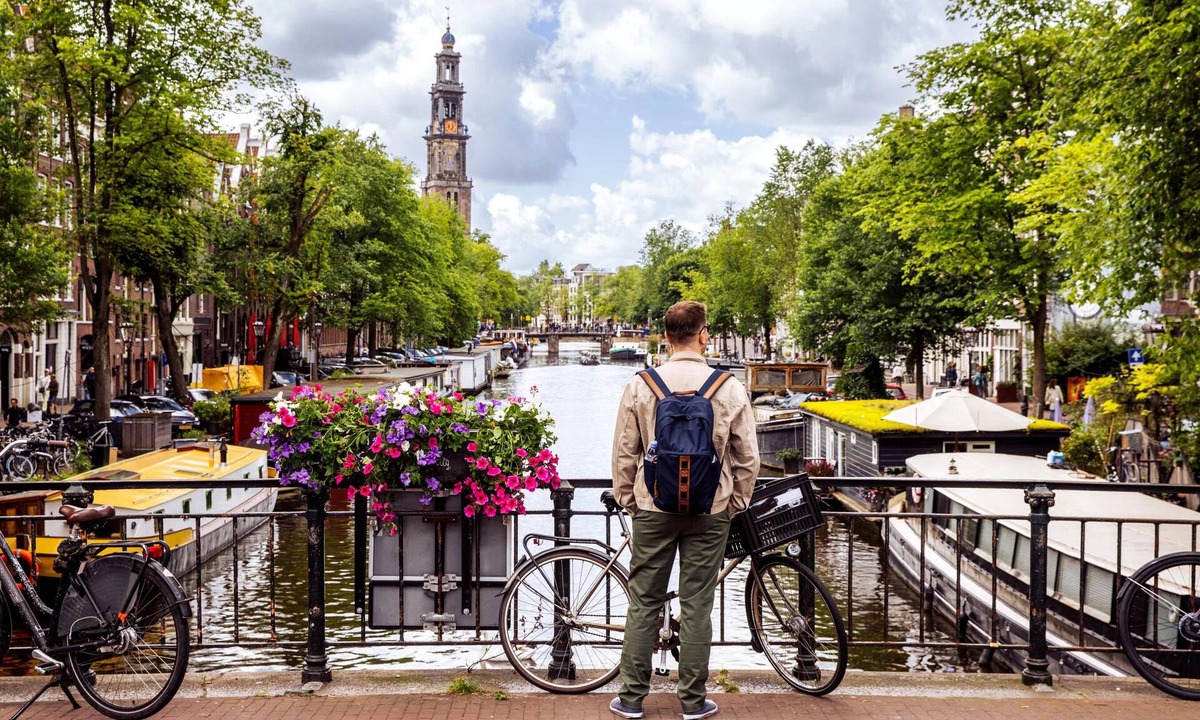 Middenmeer House | AMSTERDAM TOWN HOUSE WITH PRIVATE GARDEN & PARKING