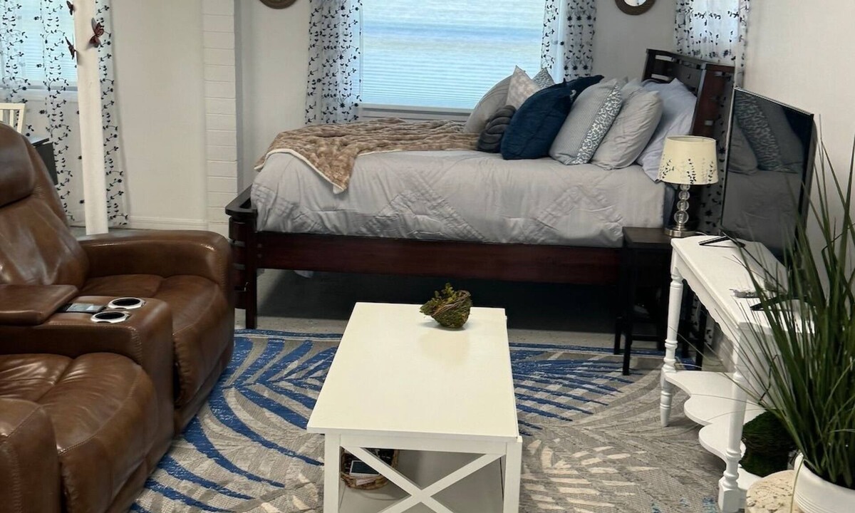 Astor Apartment | An Astor Studio Home by the River