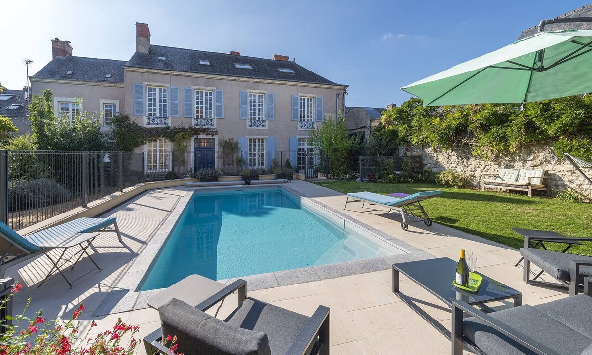 Le Lude Bed & Breakfast | An elegant, comfortable guest house in the Pays de la Loire region, France.