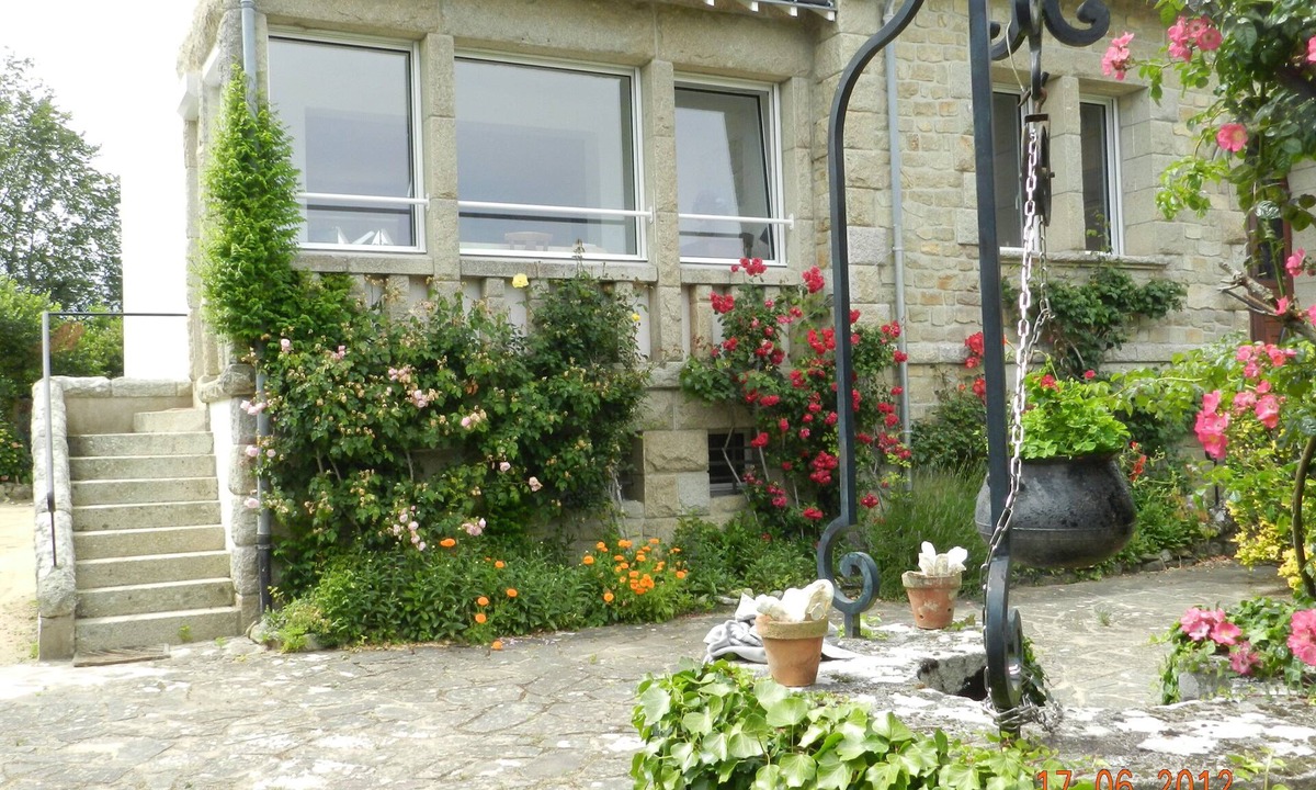 Locmariaquer Apartment | An exceptional spot! Apartment in a charming house, swimming at the bottom of the garden