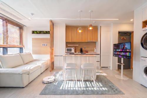 Yeoksam Apartment | Ananda Full-Service APT in Gangnam 5 min Metro