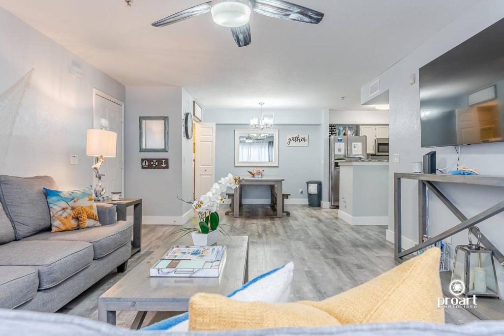 Indian Bayou Apartment | Anchor - modern place a half of mile to the beach
