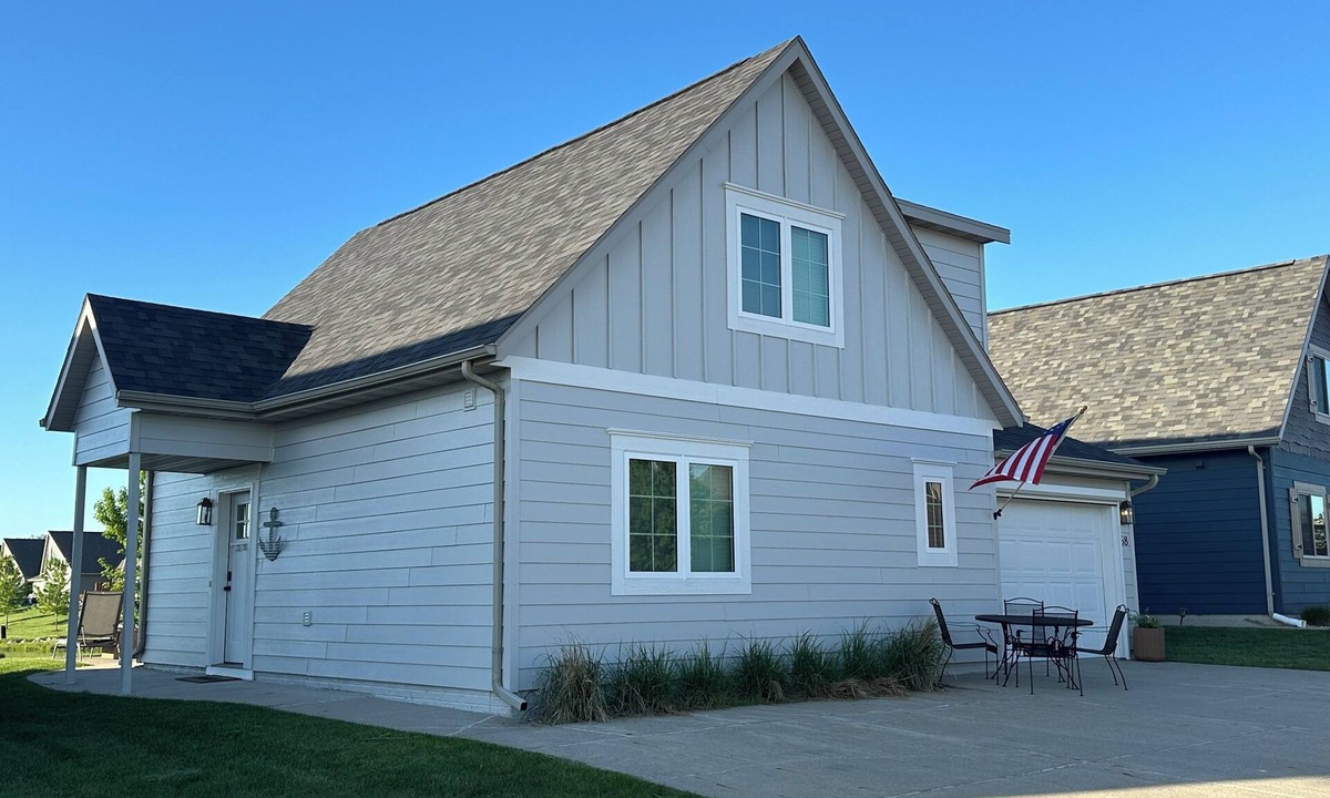 Spirit Lake Cabin | Anchor Pointe at Bridges Bay. FREE waterpark passes and one-of-a-kind features!