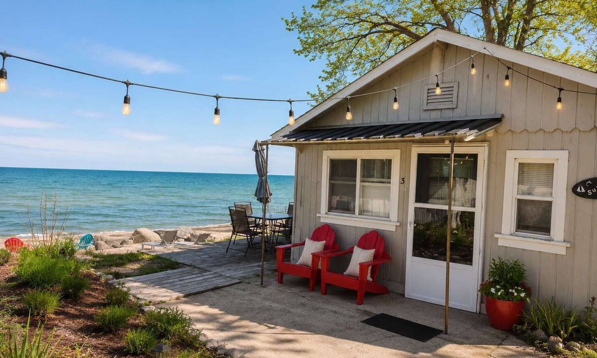 Oscoda Cottage | Anchorage Lakeview Cottage