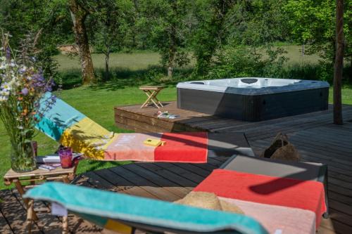 Thonac House | Ancien moulin avec Jacuzzi