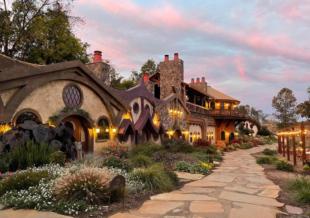 Knoxville Hotel | Ancient Lore Village