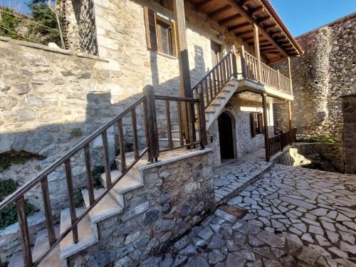 Trikolonoi Villa | Andromahi Stone House