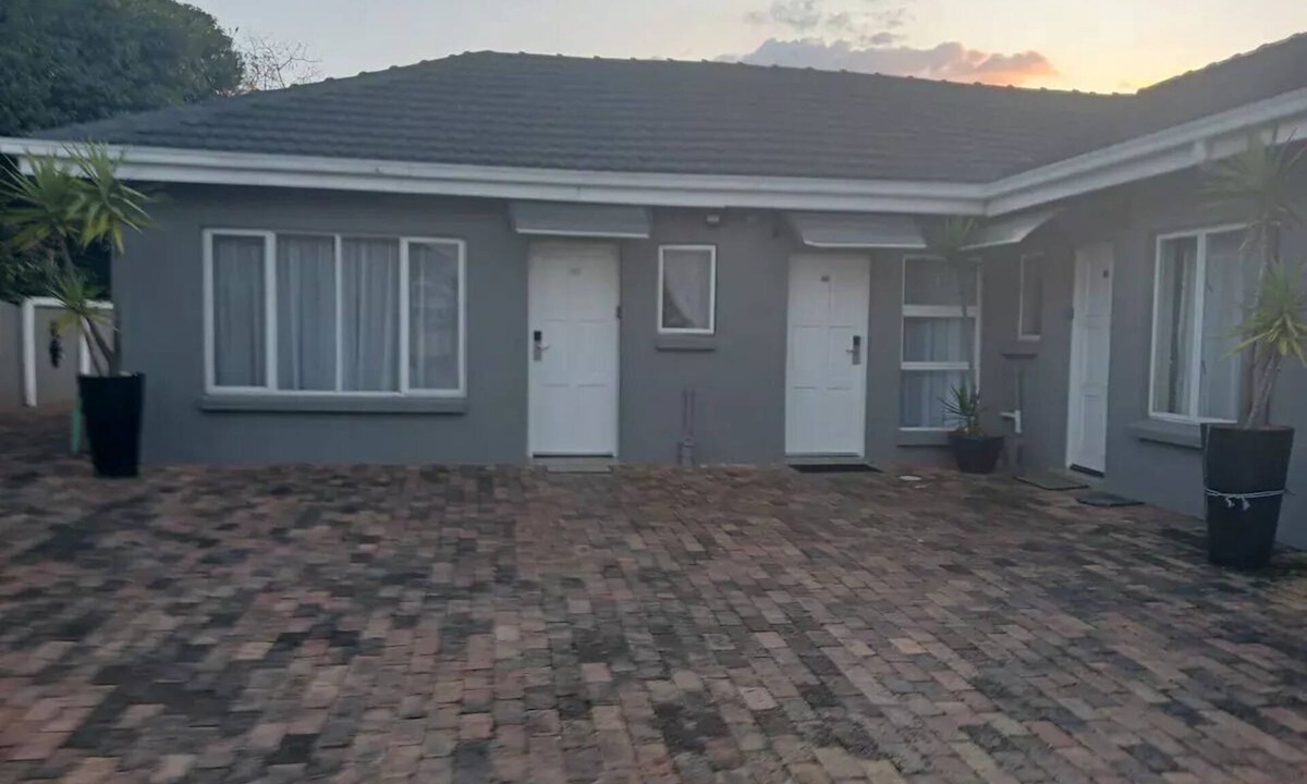 Kempton Park AH Cabin | Aneiwa Airport Lodgenn