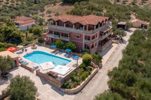 Ano Vasilikos Apartment | Anemomylos Studios - Private Pool, Family Escape, by ZanteWize