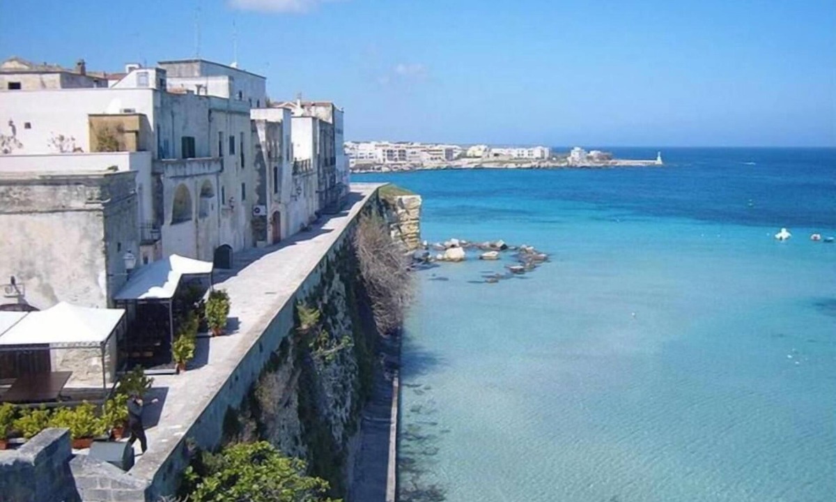 Uggiano la Chiesa Bed & Breakfast | Anemone Studios - Double room with extra bed in Salento