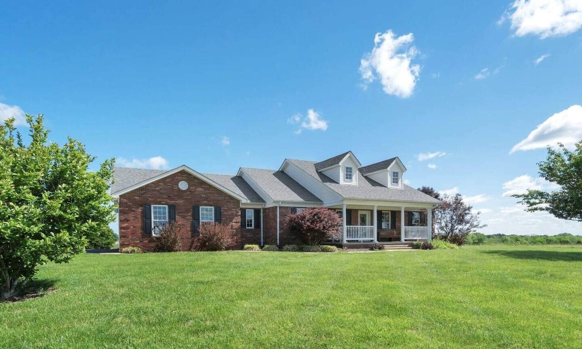 Bardstown House | Angel Share Overlook: Speakeasy, Sauna & Sunsets