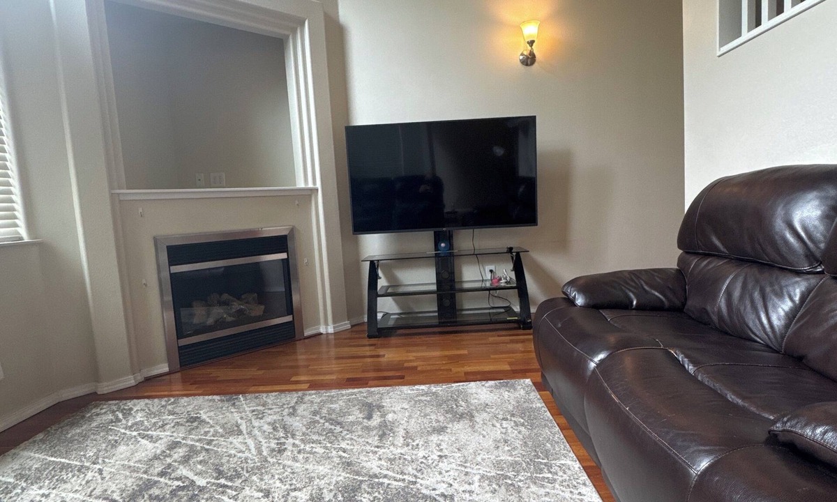 Eagle River House | Angkla suits 4-bedroom house located in E.G with WiFi, washer, dryer and garage