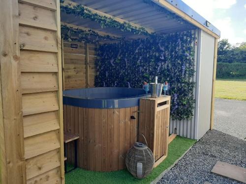 Malltraeth House | Anglesey new modern shepherds hut with spa hot tub