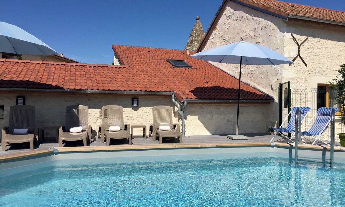Chaveignes Cottage | ANGULUS RIDET COTTAGES set of 3 comfortable gîtes, quiet, with swimming pool