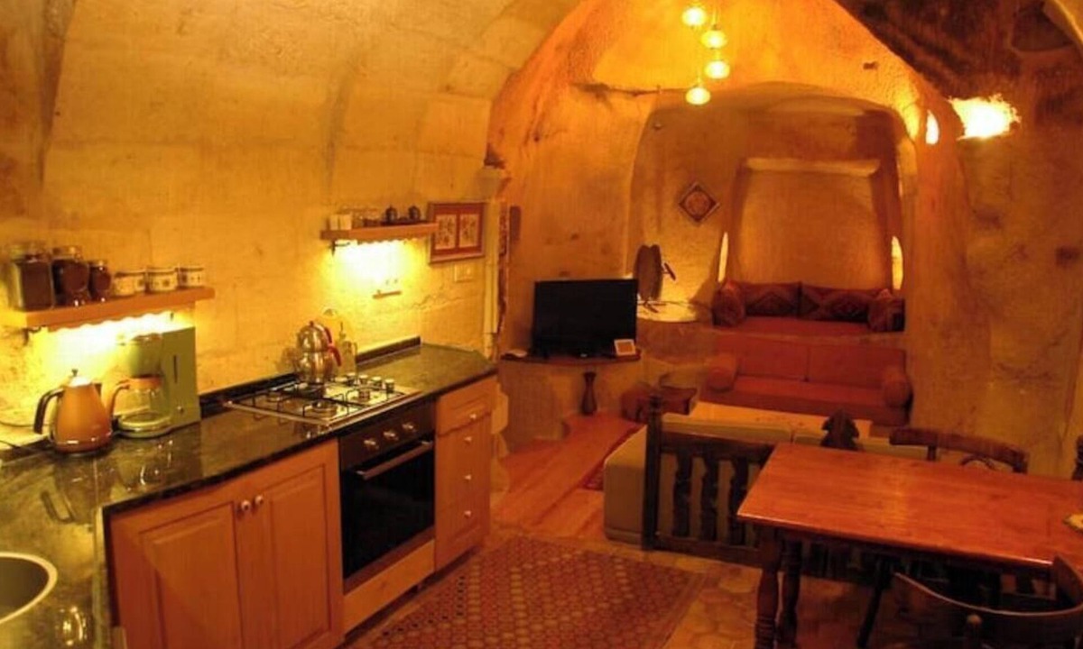 Ortahisar House | Anitya Cave House with Turkish Bath – Historic Winery Retreat