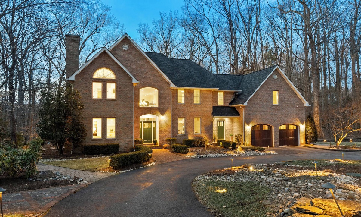 Epping Forest House | Annapolis Coastal Dreamcation - Hot Tub, Private Dock & Close to Everything!