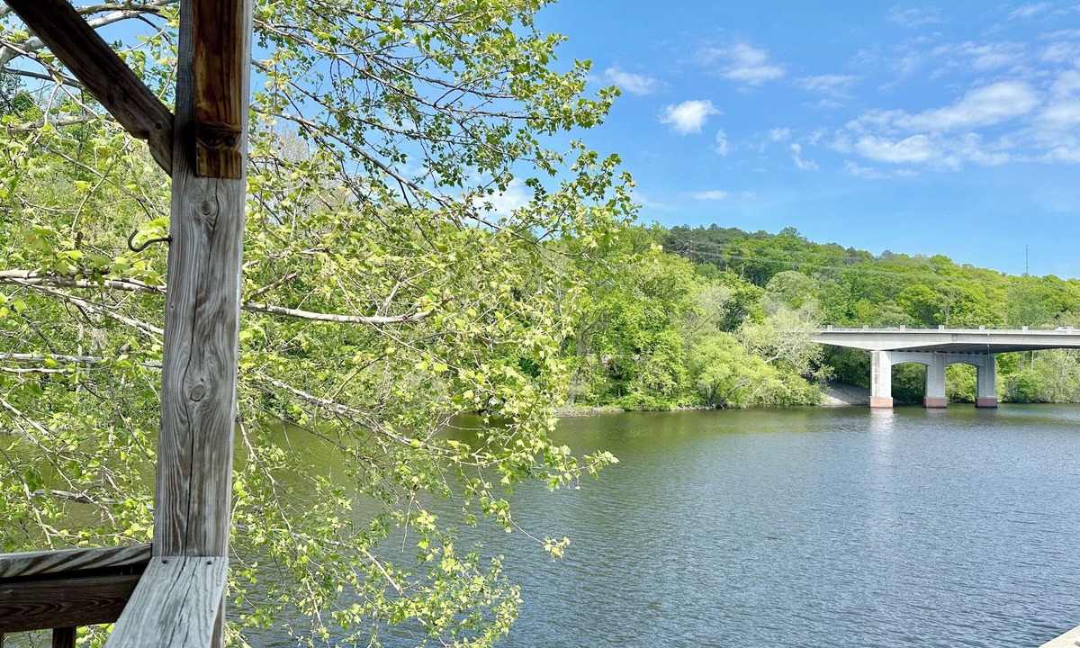 Occoquan Apartment | Anne’s Place river view, couples getaway, relax by the water, Historic Occoquan